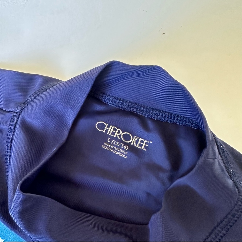 Cherokee Rashguard - Picture 4 of 4